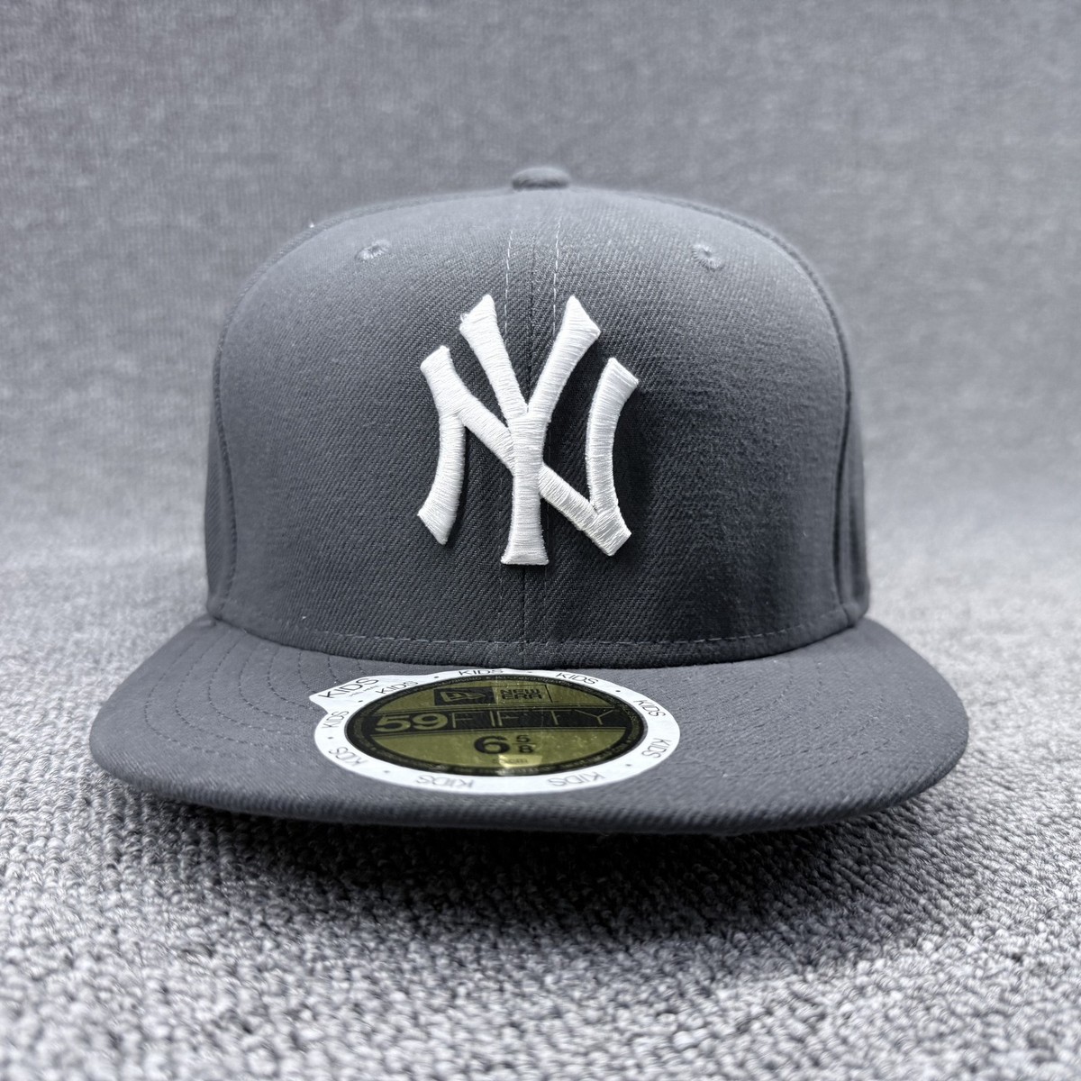 New Era 59FIFTY NY Yankees Kids Fitted Hat Black White 6 5/8 53cm Grey Underbrim