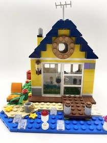 LEGO Creator 31035 Beach Hut  3-in-1 (Retired set) (Incomplete)