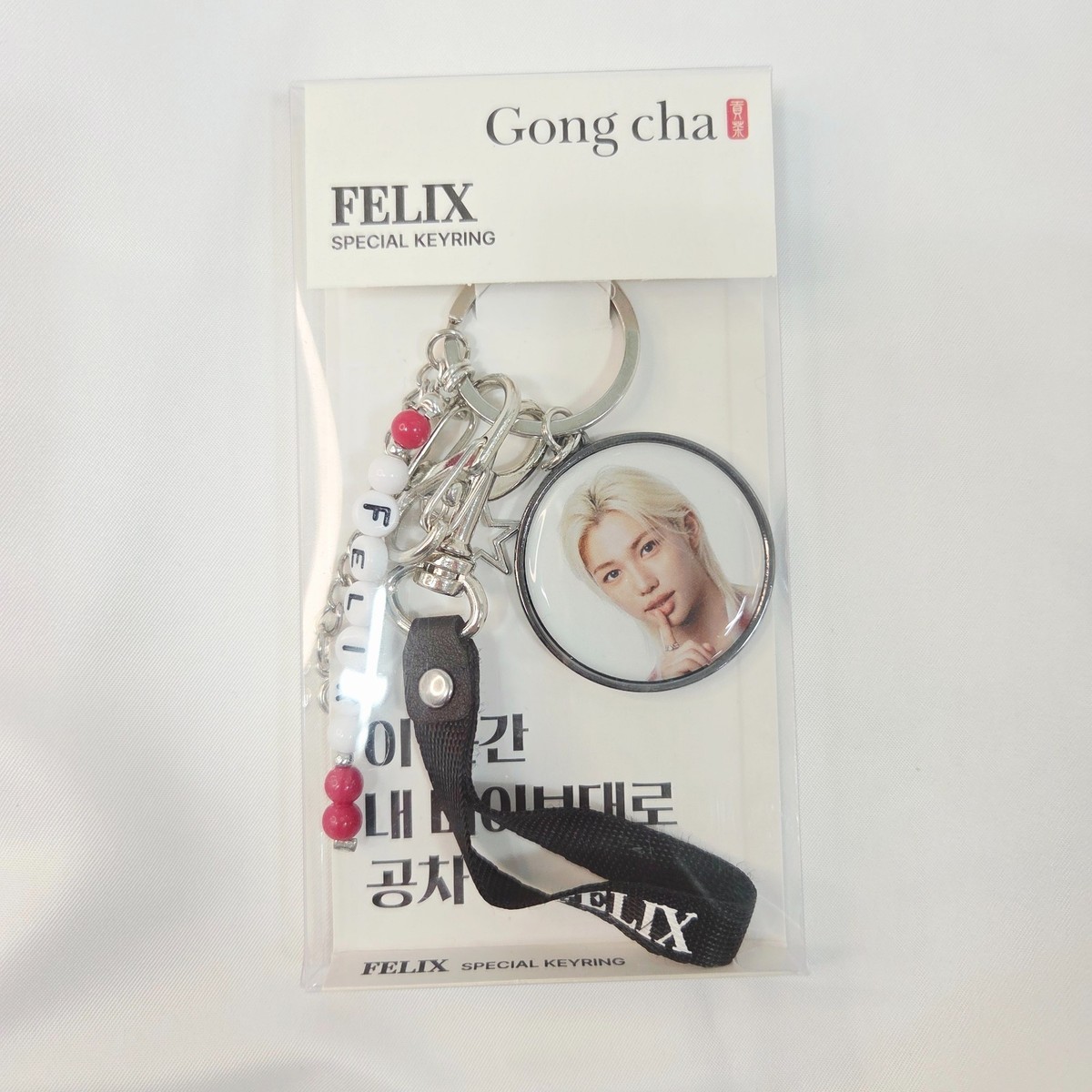 ON HAND] STRAY KIDS FELIX x GONGCHA OFFICIAL KEYRING, CAN BADGE +