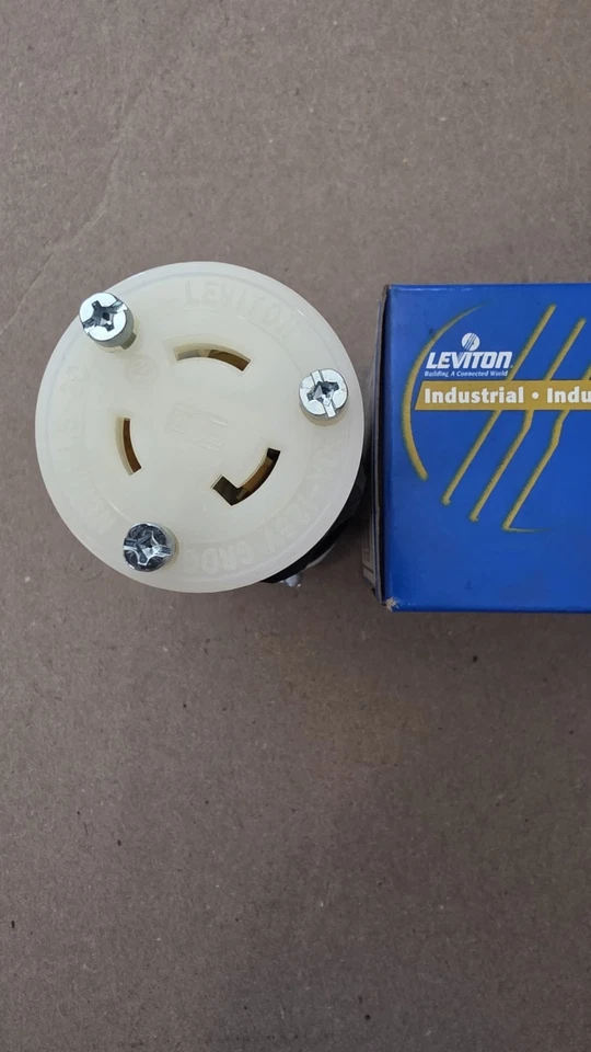 Блокирующий разъем Leviton 2313 L5-20R 20 А 125 В 2-полюсный 3-проводной приемник заземления - Изображение 2 из 4