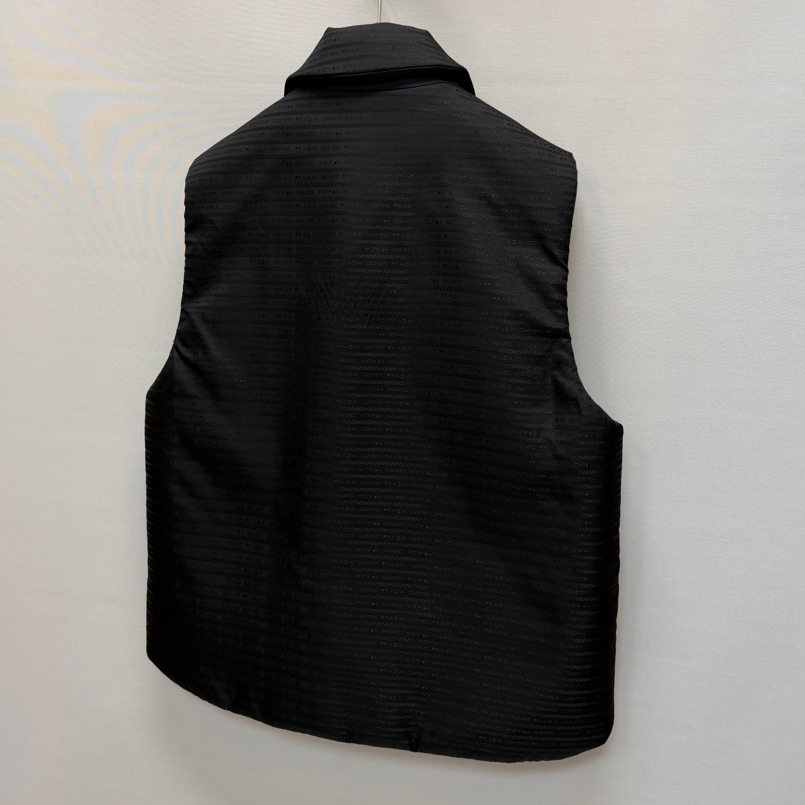 Prada Triangle Logo Pattern Nylon Cushion Vest (1… - image 6