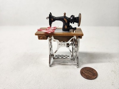 1994 Vintage Acme Miniature Old Sewing Machine Desk Opener Fridge Magnet