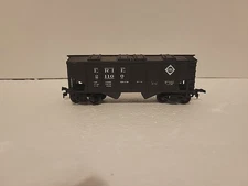 HO Scale Vintage 2 Bay Covered Cement Hopper Car Erie 21100 Life-Like? Train