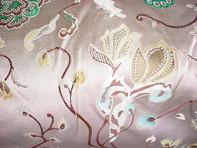 Tela de tapicería de seda champán con pergamino floral 13-1/2 Brunschwig Fils Foto 3 de 4