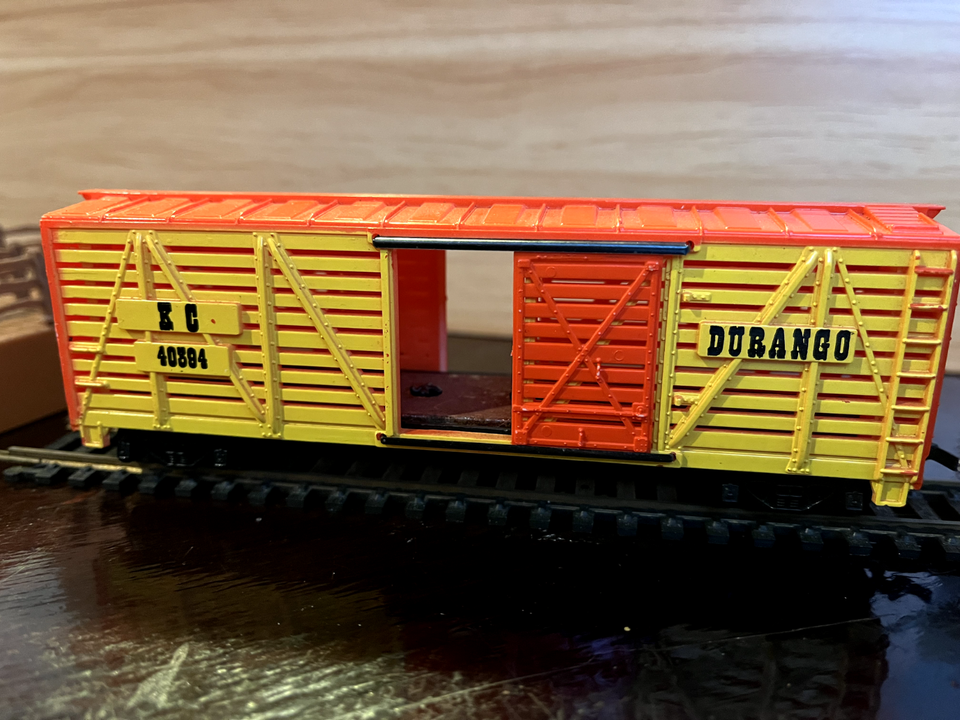 CATTLE CAR with Cattle Loading Ramp - HO SCALE | eBay