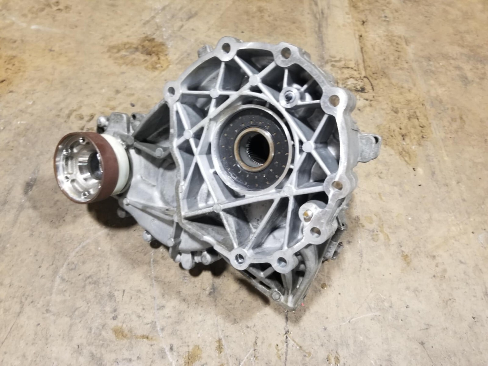 2014 - 2019 MASERATI GHIBLI TRANSFER CASE OEM #84