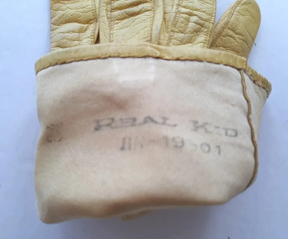 Guantes de cuero franceses para niños para mujer forrados de seda amarillos hechos en Francia vintage  Foto 4 de 4