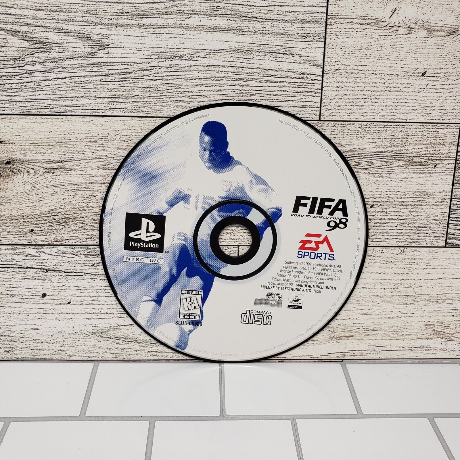 🕹️ Play Retro Games Online: FIFA 2000 (PS1)