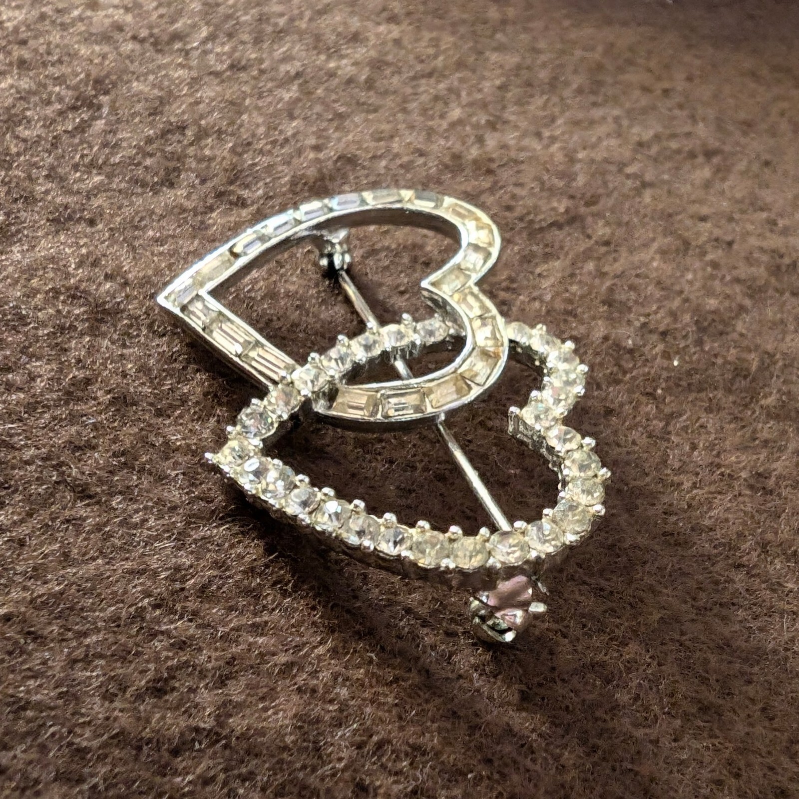 Vintage Lisner Interlocking Rhinestone Hearts Bro… - image 3