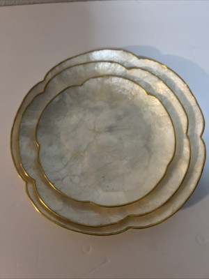 Vintage Scallop Edge Capiz Shell Plates Set Of 3 10 , 9  And 7  Size