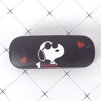 1 x buntes SNOOPY Hartschalen Brillenetui PEANUTS Brillenetui SCHWARZ