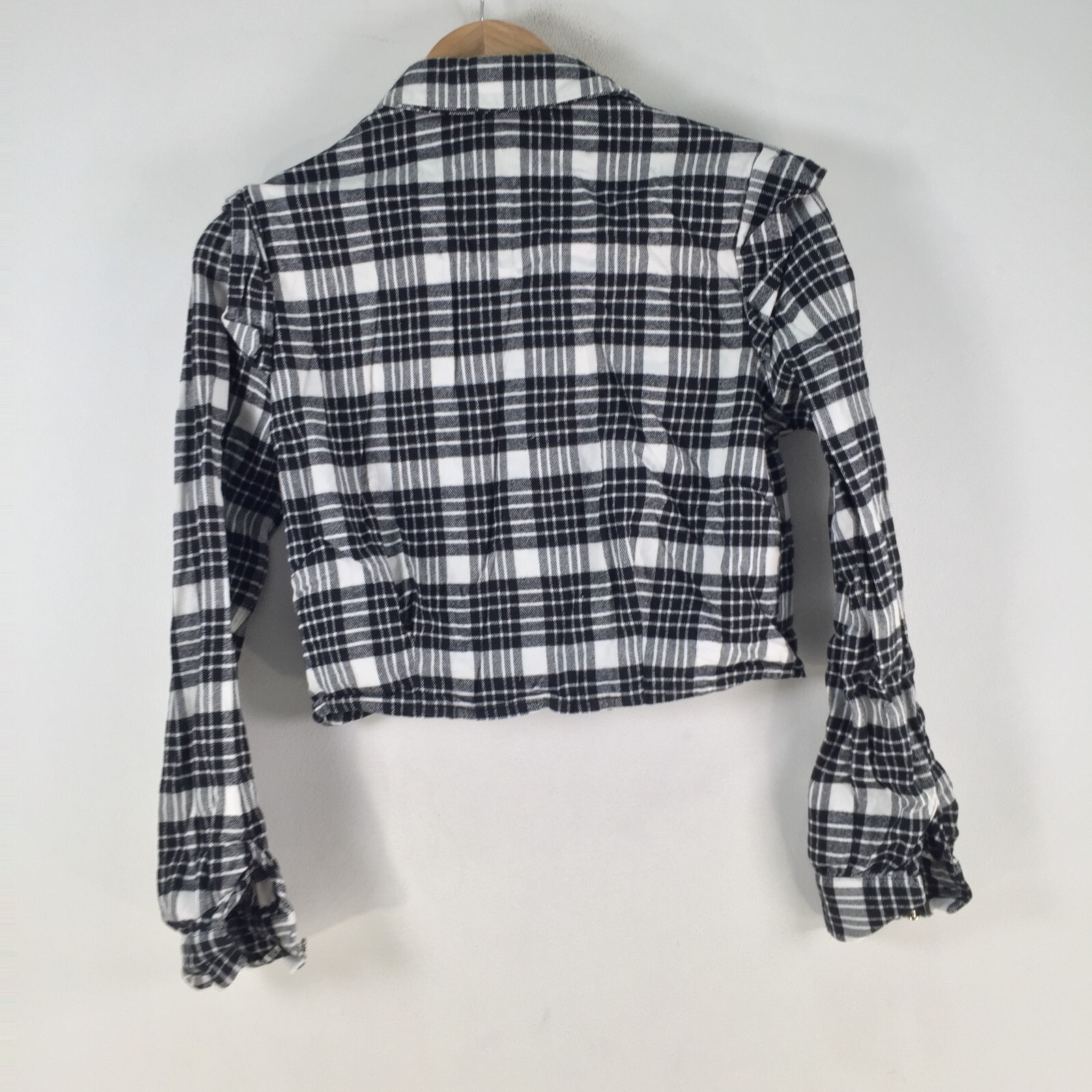 Pimkie collection womens crop flannel shirt size 8 white black plaid 111318 image 6