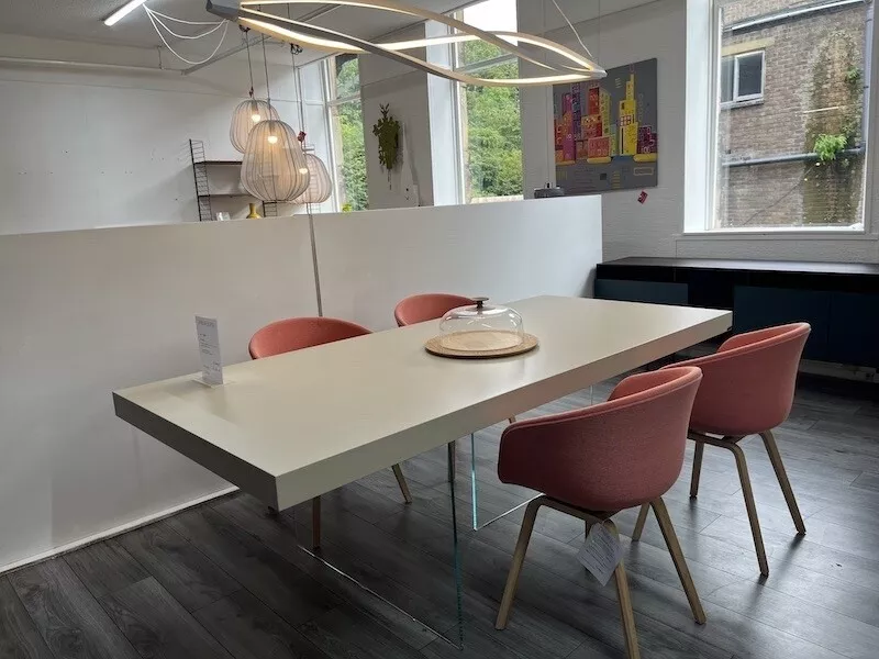 lago air dining table ex display