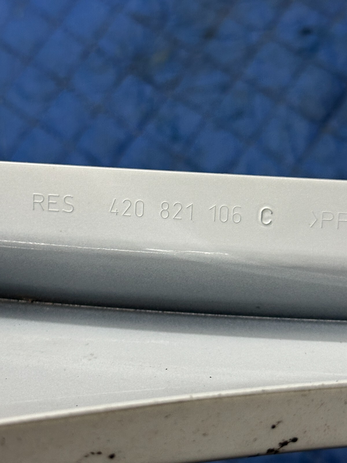 2012-2014 AUDI R8 FRONT PASSENGER RIGHT WHITE FENDER PANEL OEM 420 821 106 READ*