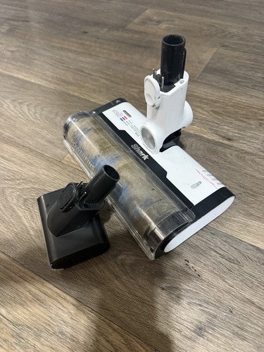 The vacuum cleaner head is a Shark Power Nozzle, model BU3523 T6+Shark IW1000JMT