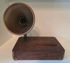 Wooden Smartphone Sound Amplifier Dock Vintage Style Gramophone READ