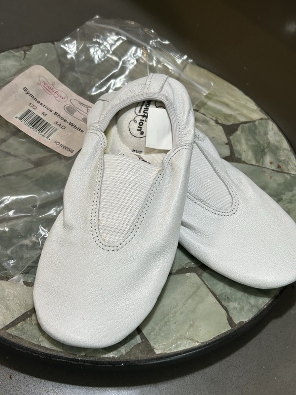 Revolution Dancewear White Leather Non Skid Acro Shoes #172 Size 3M