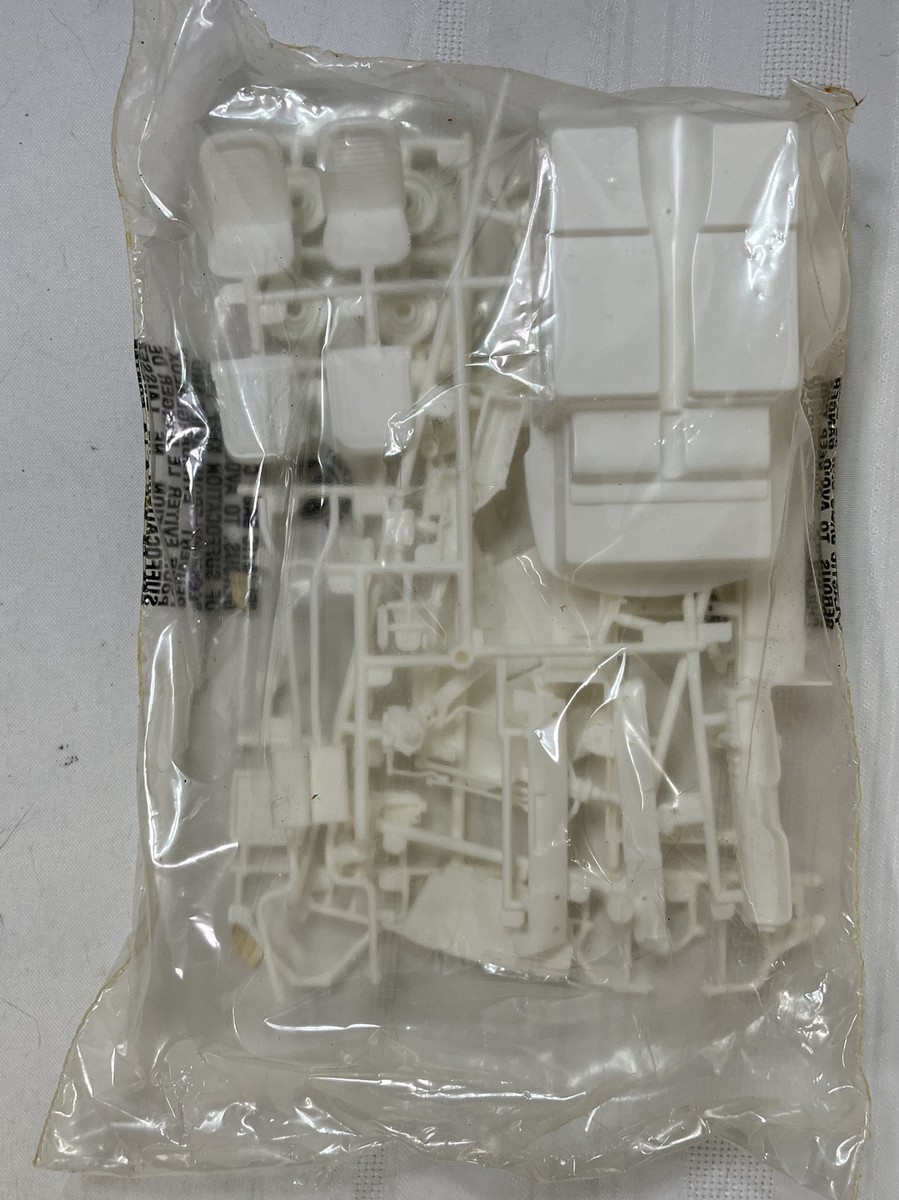 Maquette Voiture Revell Monogram - Ford Mustang Shelby GT-350 R 1987 - Échelle 1/24