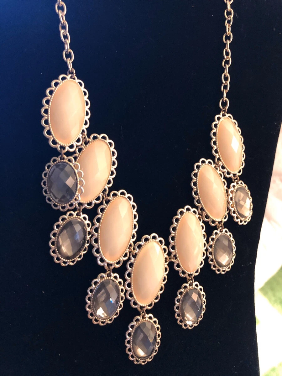 Beautiful Francesca s Chunky Statement Necklace Goldtone White