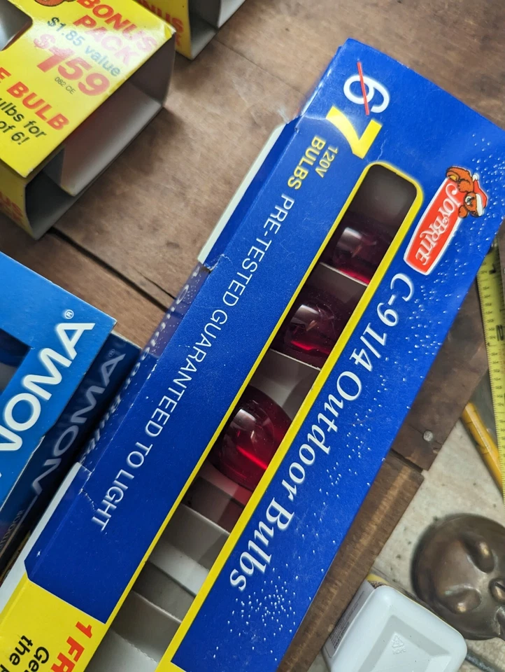 Luces de Navidad de exterior vintage bombillas incandescentes azules y de colores Tailandia Noma Foto 3 de 4