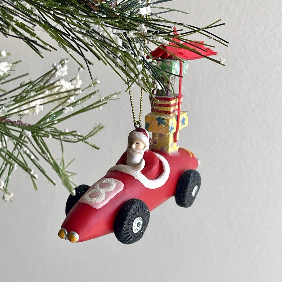 DT-K 2005 Racing Santa con regalos apilados alto adorno de Navidad Foto 2 de 4