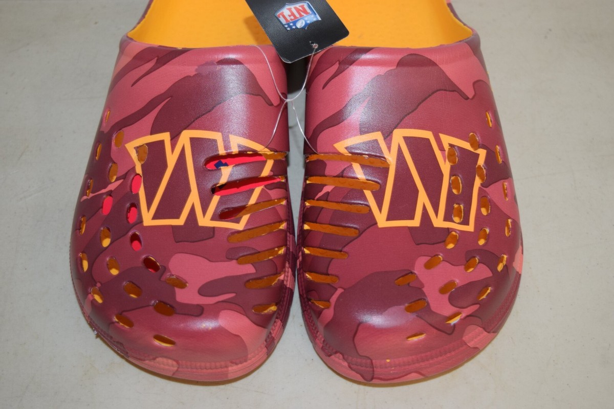 Men\'s Red Camouflage Slip-On Clogs with Washington Football team W\' Logo FOCO Washington Football Team NFL Mens Tonal Camo Clog - S  main image 2
