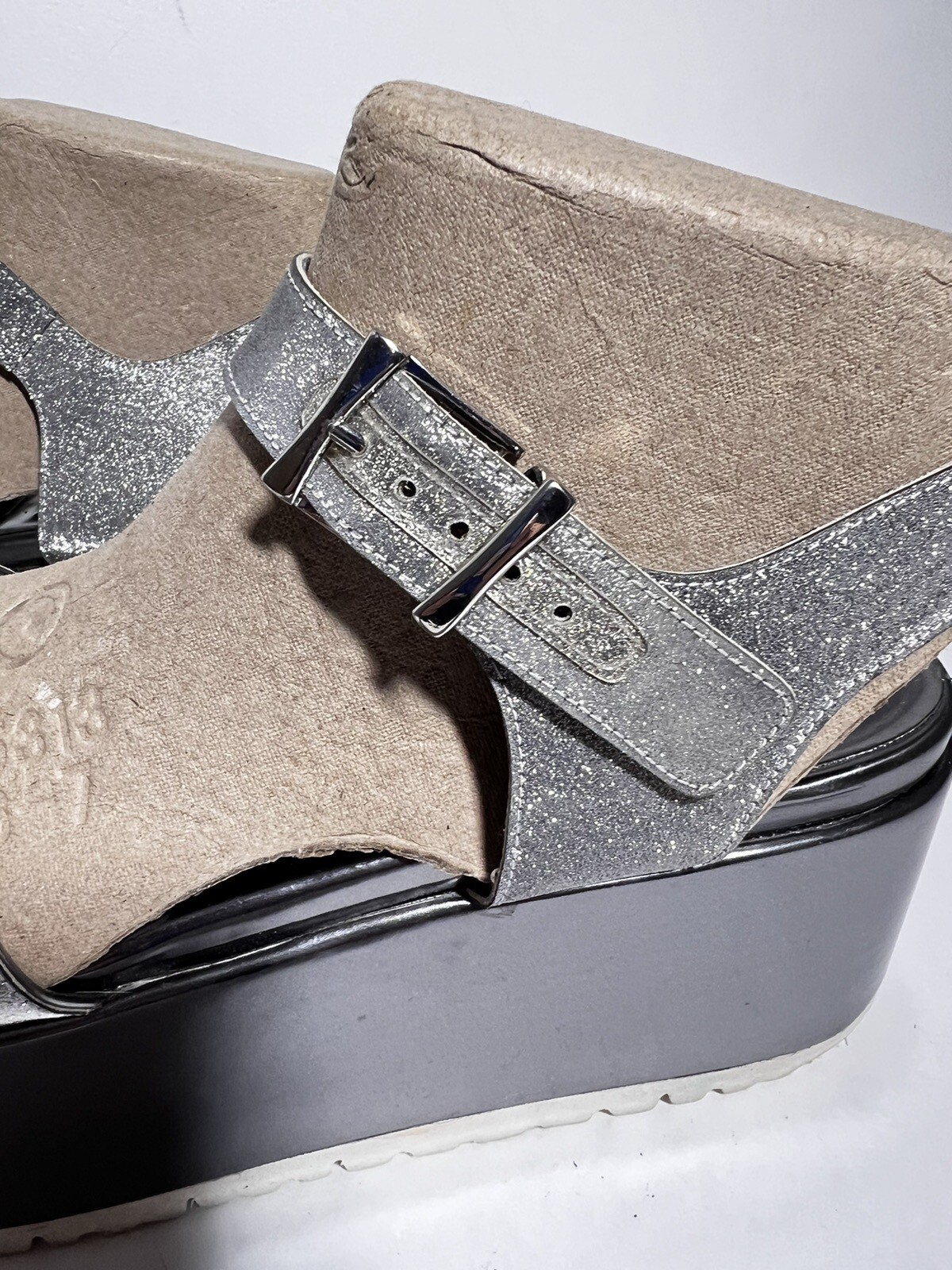 Stuart Weitzman EUC Silver Glitter Crosspath Flat… - image 3