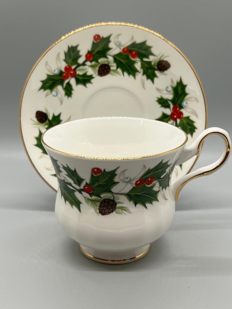 Royal Grafton Noel Footed Tea Cup and Saucer Set Holly and Berries