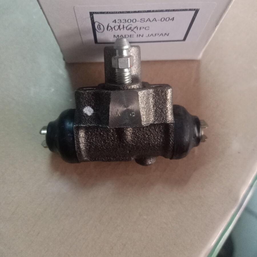 Genuine Rear Wheel Brake Cylinder 04-07 Honda Jazz Fit 43300-SAA
