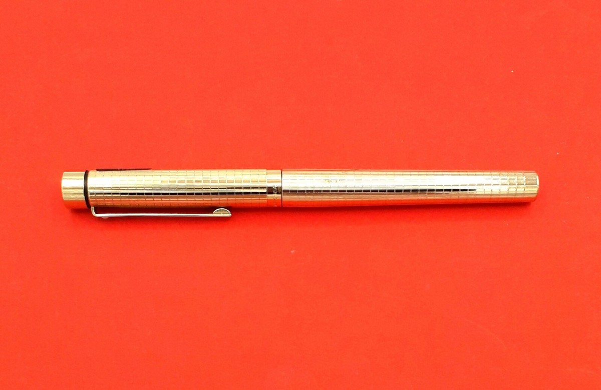 Sheaffer Targa 1007 Gold Chequered fountain pen 14k nib NEW Sheaffer Targa 1007 Gold Chequered fountain pen 14k nib NEW