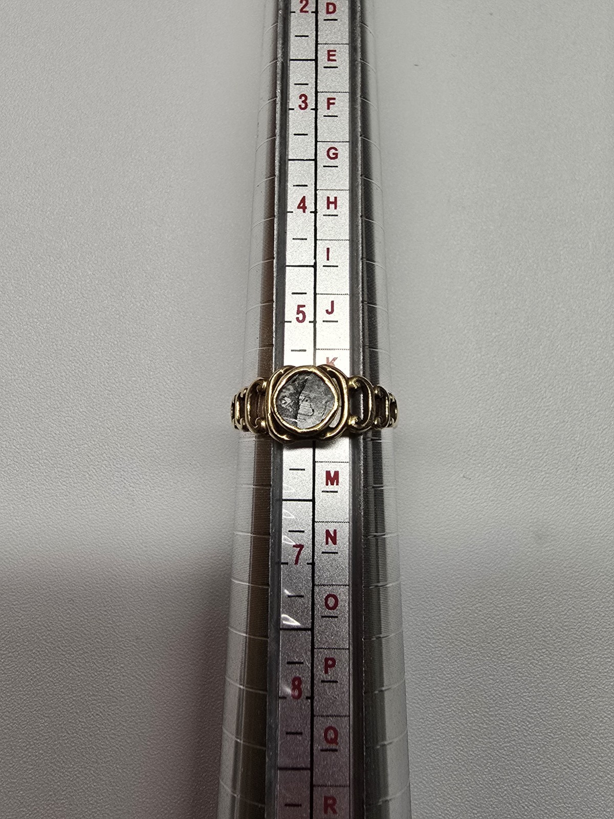 10K Yellow Gold Ring Size 5.5 circle  cracks.  see picture.