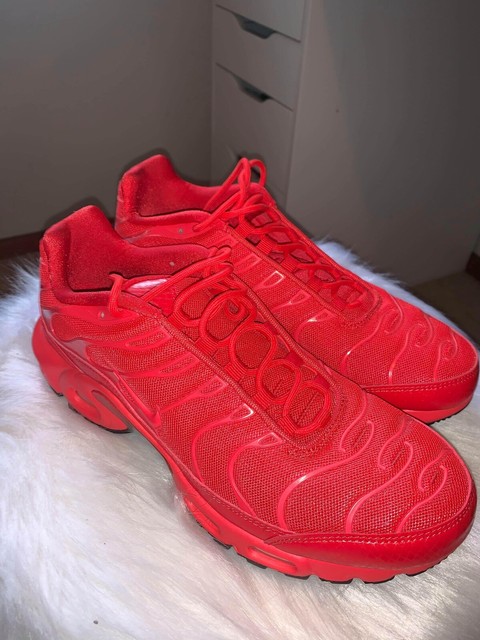 Neon red rare Nike tns.. Excellent used condition.. worn once inside.. for sale online