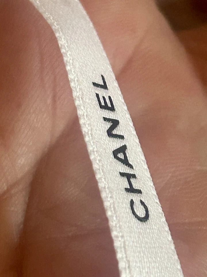 White 1 metre X 1cm PIECE AUTHENTIC Classic CHANEL RIBBON wrap choker BOWS New - Image 3 of 4