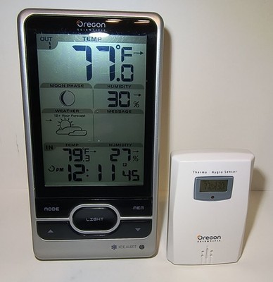 Oregon Scientific BAR208HGA Weather Station Indoor Outdoor Temp Sensor THGR122N