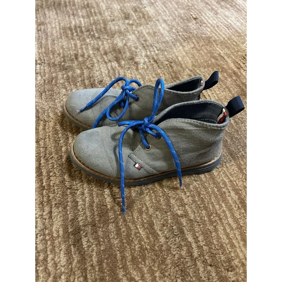 Для мальчиков Tommy Hilfiger серый замши с синими шнурками повседневный чукка ботильоны размер 1 - Изображение 2 из 3