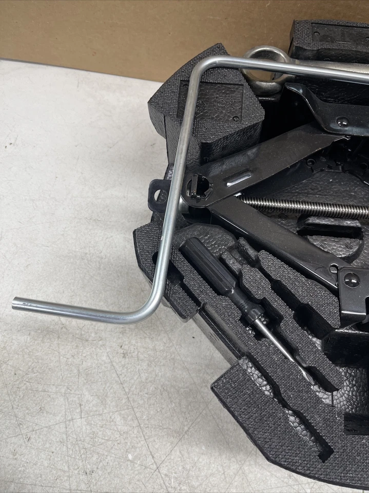 2008 2009 2010 2011 Subaru Impreza Wagon neumático de repuesto gato espuma moldura herramienta remolque OEM Foto 2 de 4