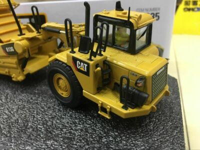 CATERPILLAR CAT 613G WHEEL SCRAPER WITH OPERATOR 1/50 DIECAST