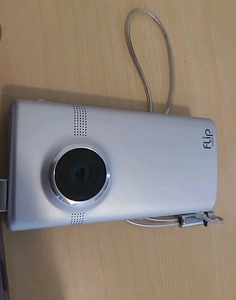 Flip MINO HD M2120 Video Camcorder "for Parts Or Repair " - Image 3 of 4