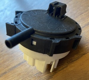 HOOVER DXA68W3/1-80 Waschmaschine Drucksensor 41035075
