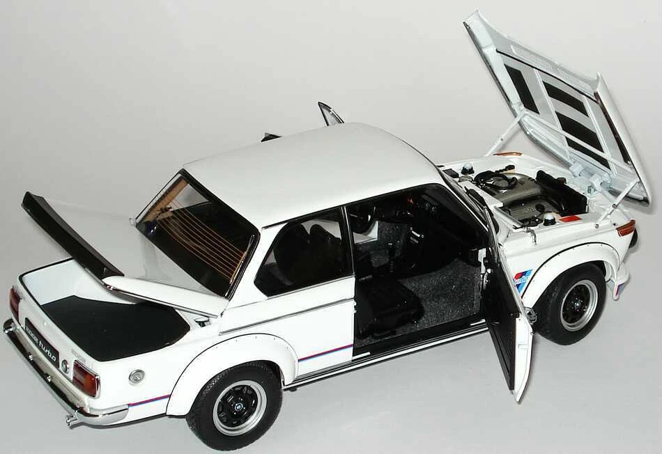 1/18 AutoArt Millennium BMW 2002 Turbo White Diecast Car *BRAND NEW* VERY RARE!