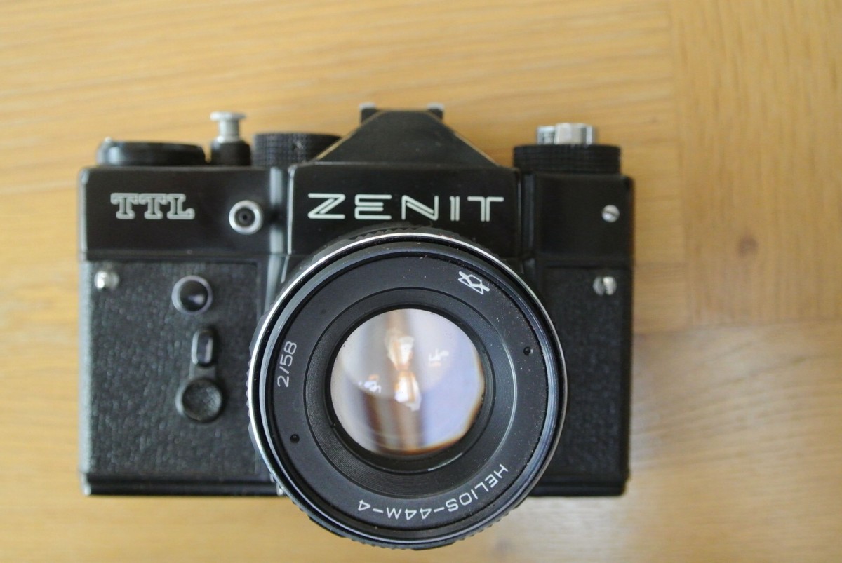 KMZ Krasnogorsk, VALDAÏ Zenit TTL + Helios-44M-4 2/58mm - M42 | Analogue camera - auction online KMZ Krasnogorsk, VALDAÏ Zenit TTL + Helios-44M-4 2/58mm - M42 | Analogue camera - auction online