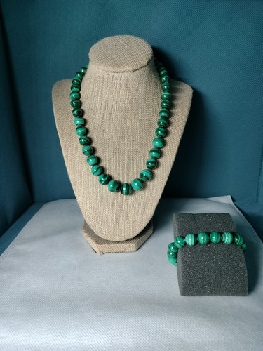 A Set Of 18"L High Quality 8mm Malachite Is Beautiful.The Coloration Of Beads...