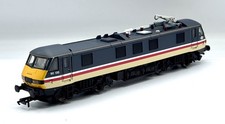 Hornby OO Gauge Railroad Class 90 90135 in Mainline Livery - R3585