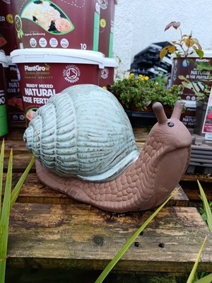 Keramik Gartenschnecke Ornament | blau grün Keramikglasur | 34 cm L x 20 B x 20 H