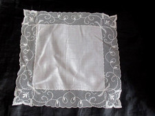 VTG ELEGANT 10" WHITE LINEN 1.5" EMBROIDERED NET LACE TRIM HANDKERCHIEF WEDDING