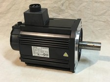 OMRON AC Servo Motor Model No. R88M-K3K020C-S2 3PH/AC 208V 8.7A 2000 r/min