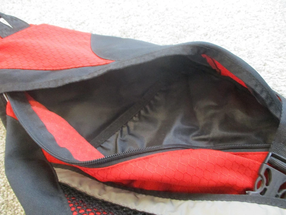 Diesel Mochila Bandolera Rojo Negro Malla Bandolera Pecho Correa Ajustable Foto 3 de 4