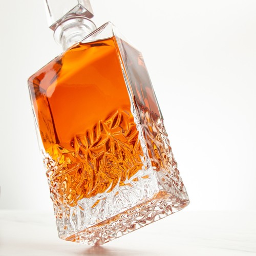 Indianapolis Colts – Full Color Logo Football Decanter Set with Rustic Wood Box - 第 10/10 張圖片