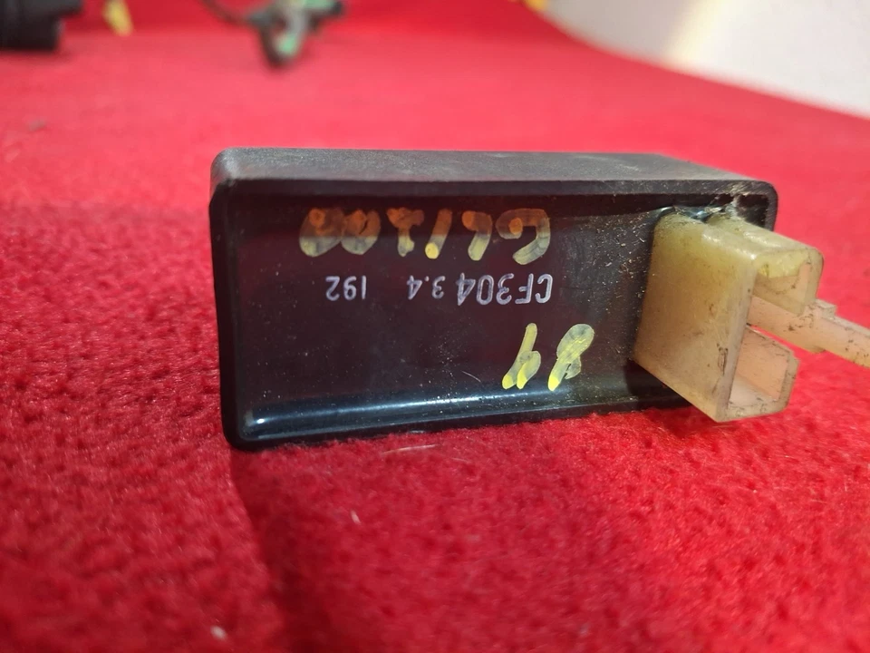 Relé de corte de combustível Honda Goldwing CF304 3 pinos VF750 1100 VFR 700 500 GL1200  - Imagem 2 de 4