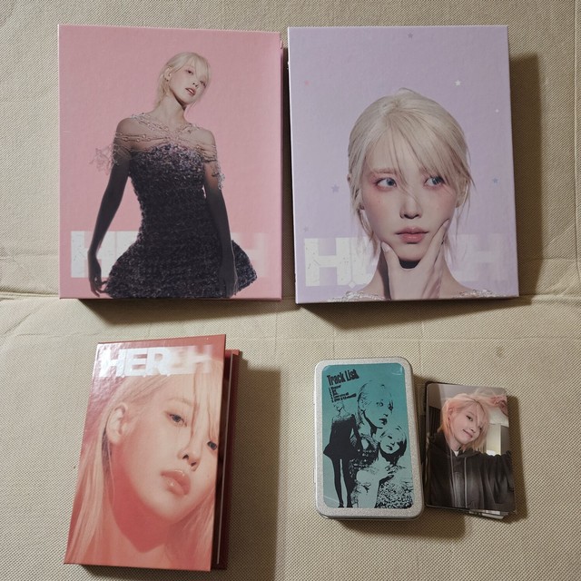 IU 2024 H.E.R WORLD TOUR CONCERT IN SEOUL MD BINDER &POSTCARDBOOK& PHOTOCARD SET